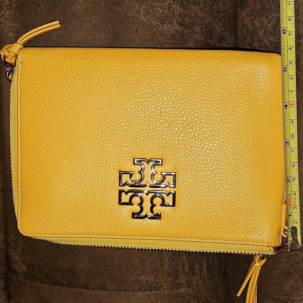 Tory Burch Large Britten Zip Around NWOT - Picture 10 of 11